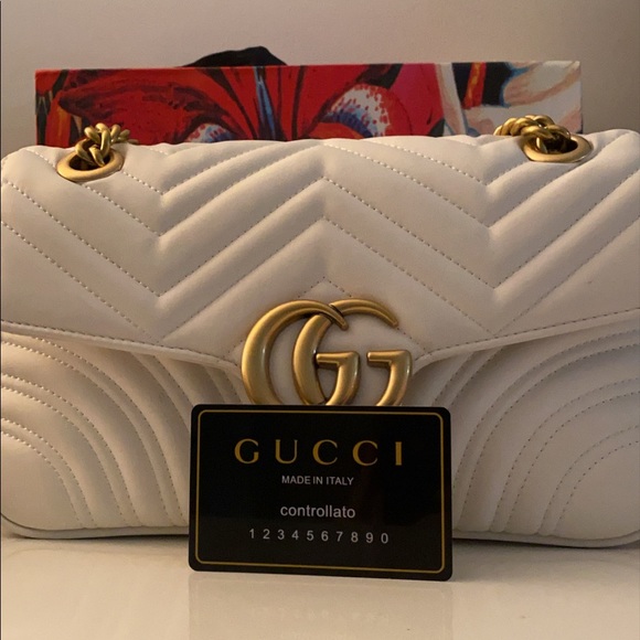 Gucci flap bag. Like NEW - Picture 2 of 2